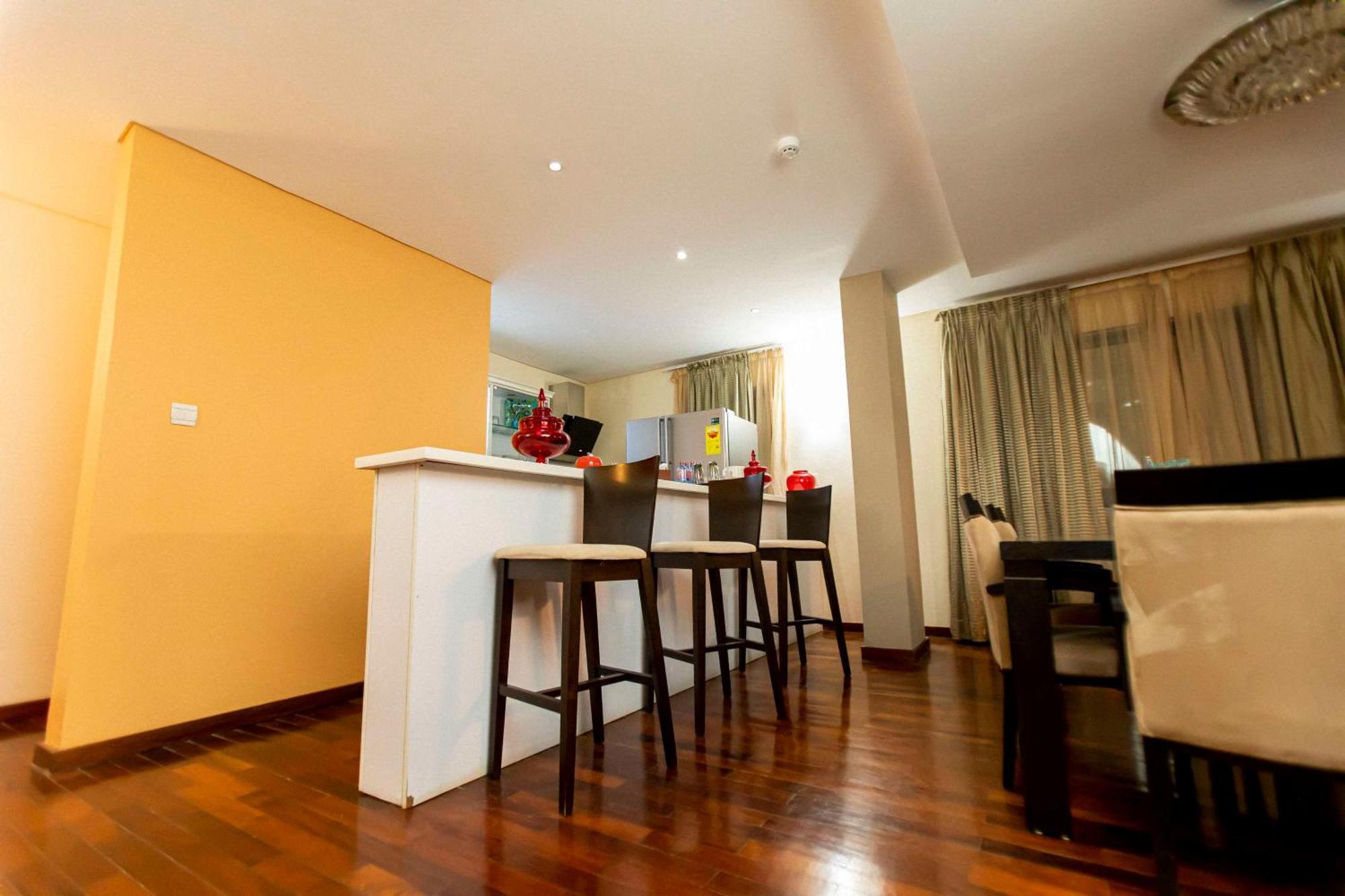 Best Western Premier Accra Airport Hotel Exterior photo